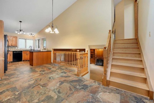 23 Edelweiss Drive Nw, Calgary, AB 