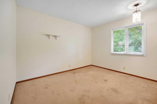 23 Edelweiss Drive Nw, Calgary, AB 