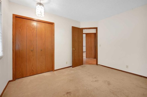 23 Edelweiss Drive Nw, Calgary, AB 