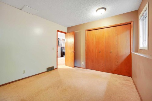 23 Edelweiss Drive Nw, Calgary, AB 