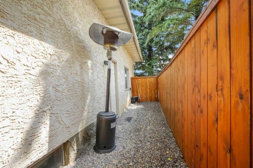 23 Edelweiss Drive Nw, Calgary, AB 