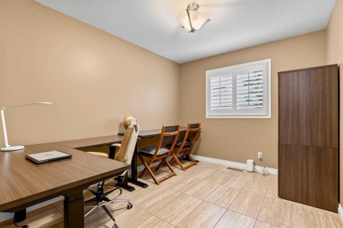 152 Douglas Glen Mews Se, Calgary, AB - Indoor Photo Showing Office