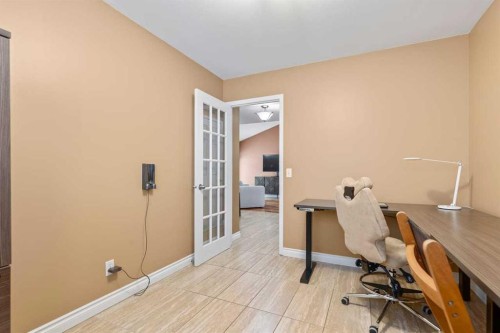 152 Douglas Glen Mews Se, Calgary, AB - Indoor Photo Showing Office