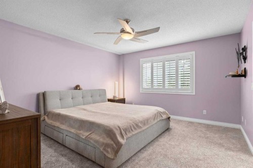 152 Douglas Glen Mews Se, Calgary, AB - Indoor Photo Showing Bedroom