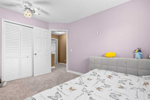 152 Douglas Glen Mews Se, Calgary, AB - Indoor Photo Showing Bedroom