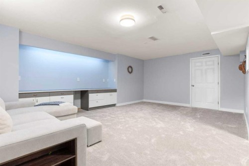 152 Douglas Glen Mews Se, Calgary, AB - Indoor