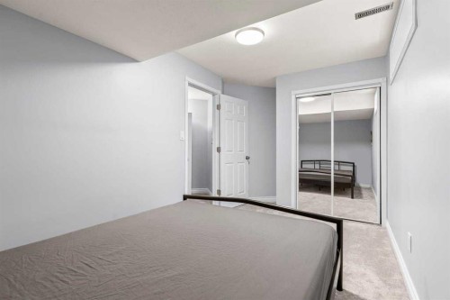 152 Douglas Glen Mews Se, Calgary, AB - Indoor Photo Showing Other Room