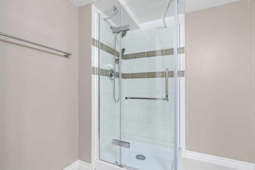 152 Douglas Glen Mews Se, Calgary, AB - Indoor Photo Showing Bathroom