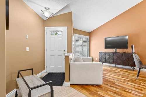 152 Douglas Glen Mews Se, Calgary, AB - Indoor