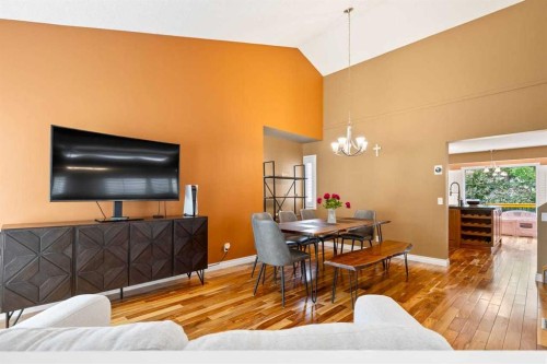 152 Douglas Glen Mews Se, Calgary, AB - Indoor Photo Showing Other Room