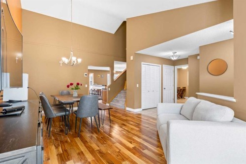 152 Douglas Glen Mews Se, Calgary, AB - Indoor