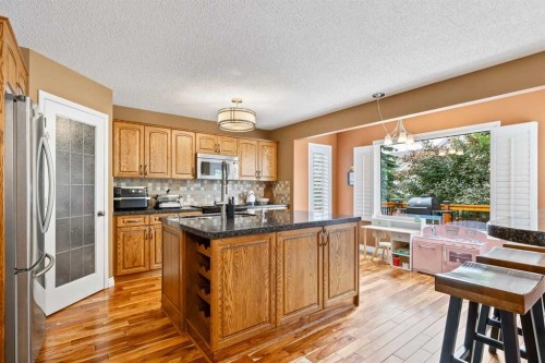 152 Douglas Glen Mews Se, Calgary, AB - Indoor Photo Showing Kitchen