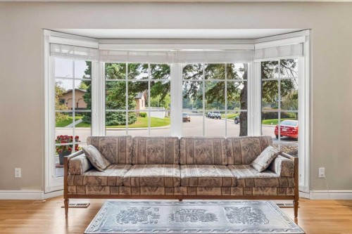 856 Lake Twintree Crescent Se, Calgary, AB 