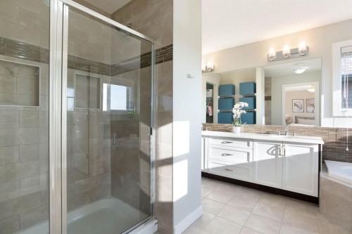 213 Kingsmere Cove Se, Airdrie, AB - Indoor Photo Showing Bathroom
