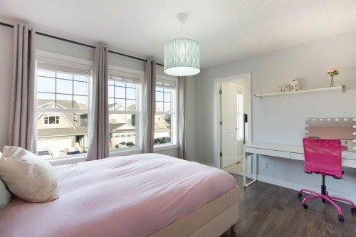 213 Kingsmere Cove Se, Airdrie, AB - Indoor Photo Showing Bedroom