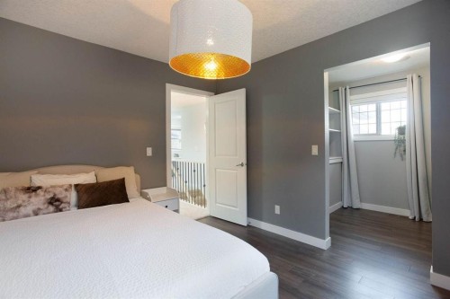 213 Kingsmere Cove Se, Airdrie, AB - Indoor Photo Showing Bedroom