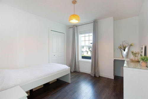 213 Kingsmere Cove Se, Airdrie, AB - Indoor Photo Showing Bedroom