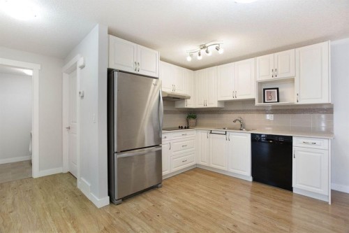 213 Kingsmere Cove Se, Airdrie, AB - Indoor Photo Showing Kitchen