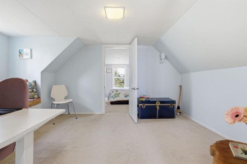 2912 17 Street Se, Calgary, AB - Indoor