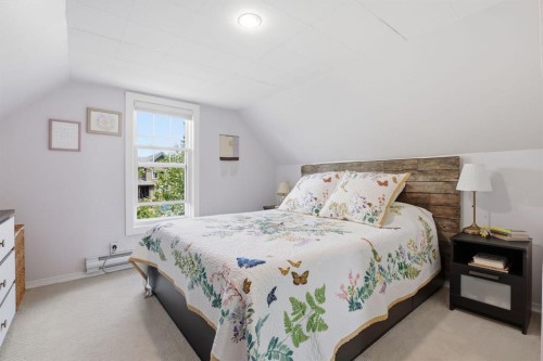 2912 17 Street Se, Calgary, AB - Indoor Photo Showing Bedroom
