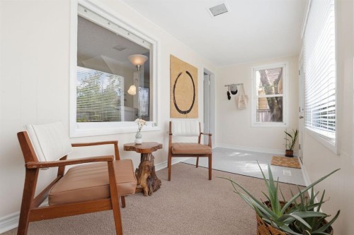 2912 17 Street Se, Calgary, AB - Indoor Photo Showing Other Room
