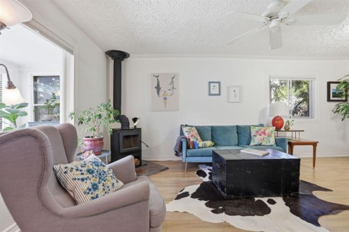 2912 17 Street Se, Calgary, AB - Indoor Photo Showing Living Room