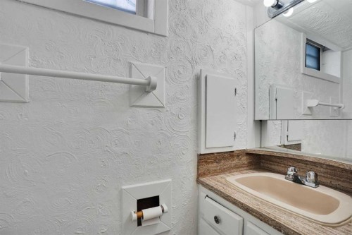 3935 14 Avenue Ne, Calgary, AB 