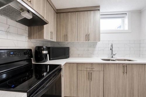 3935 14 Avenue Ne, Calgary, AB 