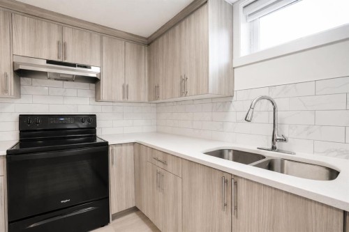 3935 14 Avenue Ne, Calgary, AB 