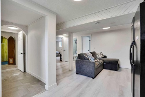 3935 14 Avenue Ne, Calgary, AB 