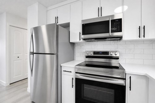 3935 14 Avenue Ne, Calgary, AB 