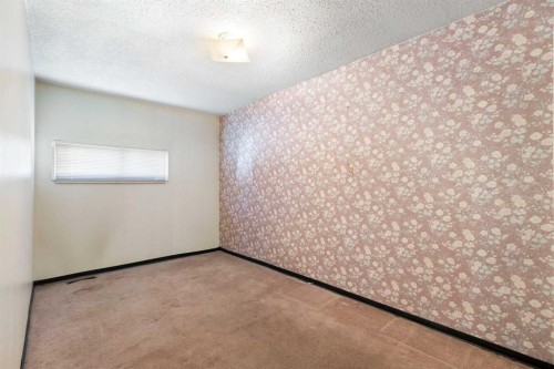 3819 1 Street Ne, Calgary, AB - Indoor Photo Showing Other Room