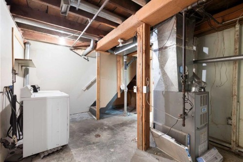 3819 1 Street Ne, Calgary, AB - Indoor Photo Showing Laundry Room
