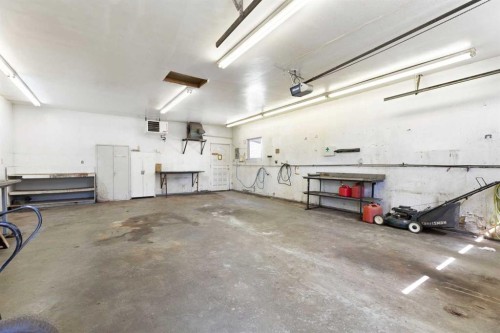 3819 1 Street Ne, Calgary, AB - Indoor Photo Showing Garage