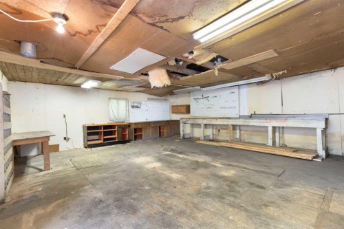 3819 1 Street Ne, Calgary, AB - Indoor Photo Showing Garage