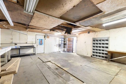 3819 1 Street Ne, Calgary, AB - Indoor Photo Showing Garage