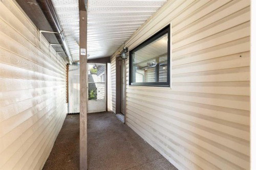 3819 1 Street Ne, Calgary, AB - Indoor Photo Showing Other Room