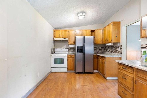 3819 1 Street Ne, Calgary, AB - Indoor Photo Showing Kitchen