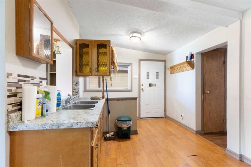 3819 1 Street Ne, Calgary, AB - Indoor Photo Showing Kitchen With Double Sink