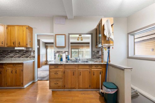 3819 1 Street Ne, Calgary, AB - Indoor Photo Showing Kitchen With Double Sink