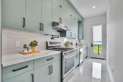 952 South Shore Terrace, Chestermere, AB - Indoor Photo Showing Kitchen With Upgraded Kitchen