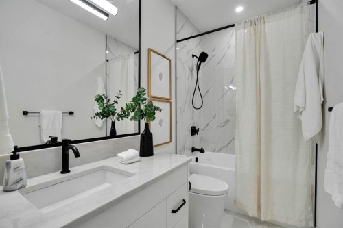 952 South Shore Terrace, Chestermere, AB - Indoor Photo Showing Bathroom