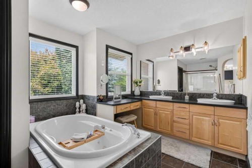214 Cranleigh View Se, Calgary, AB 