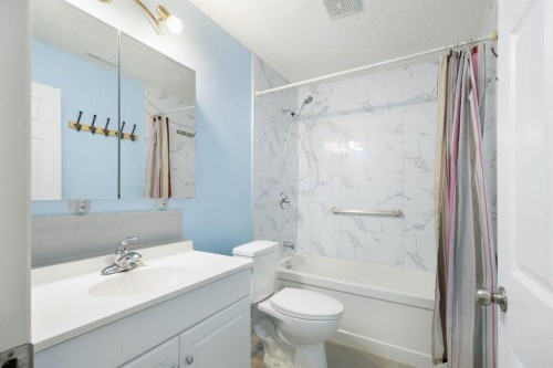 22 Brightoncrest Common Se, Calgary, AB 