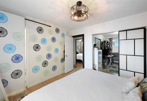 4420 3 Street Ne, Calgary, AB - Indoor Photo Showing Bedroom