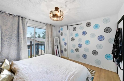 4420 3 Street Ne, Calgary, AB - Indoor Photo Showing Bedroom