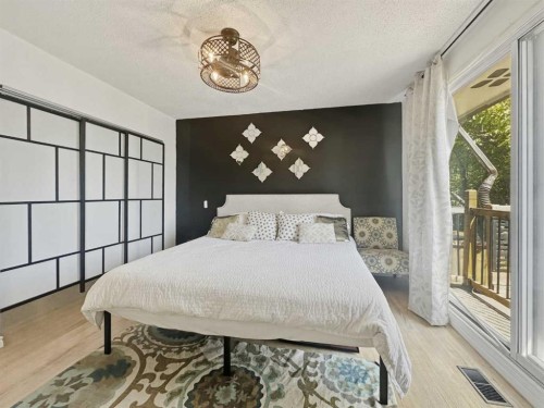 4420 3 Street Ne, Calgary, AB - Indoor Photo Showing Bedroom