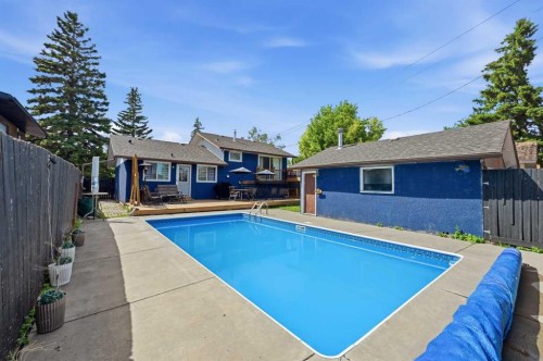 4420 3 Street Ne, Calgary, AB - Outdoor With In Ground Pool