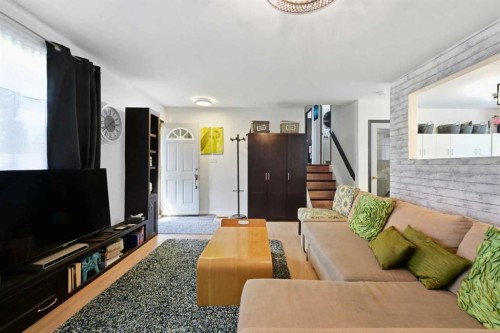 4420 3 Street Ne, Calgary, AB - Indoor
