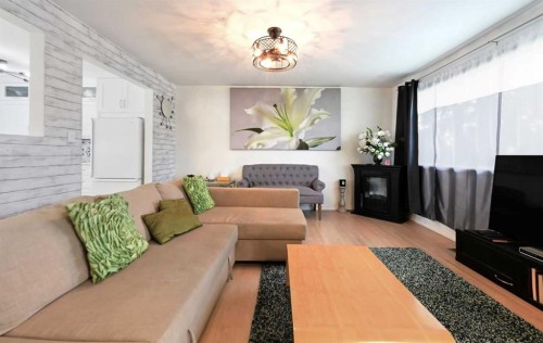 4420 3 Street Ne, Calgary, AB - Indoor Photo Showing Living Room With Fireplace